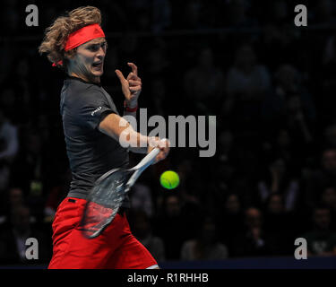 Londres, Royaume-Uni. 14 novembre, 2018. 14 novembre 2018, l'O2 , , Londres, Angleterre ; Nitto ATP World Tour Finals, jour 4 ; Alexander Zverev de l'Allemagne en action lors de son match contre Novak Djokovic de Serbie/Fogliati Romena Crédit : Crédit : Nouvelles Images Nouvelles Images /Alamy Live News Banque D'Images