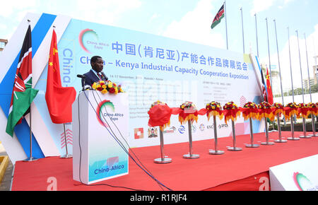 Nairobi, Kenya. 14Th Nov, 2018. Le secrétaire du Cabinet du Kenya pour Ministère du commerce et de l'industrie Peter Munya vu faire un discours pendant l'événement.La Chine et le Kenya a organisé une exposition de la coopération de la capacité industrielle à Nairobi, au Kenya. Il s'agissait de signature de coopérations bilatérales dans les domaines de l'infrastructure où la production et les entreprises ont mis en place des processus de base en Afrique, dont le Kenya. Credit : Billy Mutai SOPA/Images/ZUMA/Alamy Fil Live News Banque D'Images