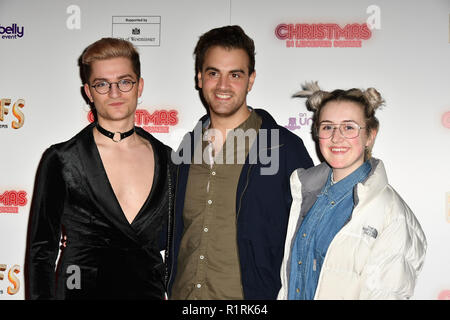 Londres, Royaume-Uni. 14Th Nov, 2018. Mémoires : Close Encounters - presse nuit un 'groupe' Boylesque montrer leurs techniques de cirque, actes et glisser à la comédie rauque Spiegeltent Leicester Square le 14 novembre 2018, Londres, Royaume-Uni. Credit Photo : Alamy/Capital Live News Banque D'Images