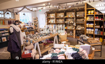 Mainstreet Trading Company , St Boswells, Scottish Borders, Scotland. 14 novembre 2018. Librairie St Boswells, café, traiteur nommé la Meilleure petite boutique de 2018, décerné par la Confédération des détaillants indépendants. Une librairie, café, deli & boutique accessoires basé à St Boswells, dans l'Ecosse rurale, a été nommée meilleure petite boutique de la Grande-Bretagne de 2018 à un événement au Parlement. Une librairie indépendante, la librairie de la rue principale de l'entreprise Commercial & cafe, a été nommée meilleure petite boutique de la Grande-Bretagne de 2018. Credit : phil wilkinson/Alamy Live News Banque D'Images