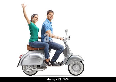 Longueur totale de profil d'homme et de la femme sur une moto vintage, the girl waving isolé sur fond blanc Banque D'Images