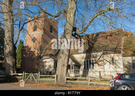 L'église paroissiale de Rotherwick, datant du 13e siècle, dans la rue dans le petit village de Rotherwick dans le Hampshire, au Royaume-Uni Banque D'Images