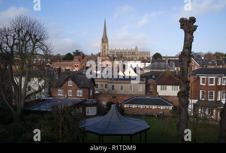 Saffron Walden Essex England UK. Nov 2018. Saffron Walden église et vue sur des toits. Banque D'Images