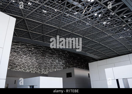 Détail du plafond du Louvre Abu Dhabi Dome de l'intérieur Banque D'Images