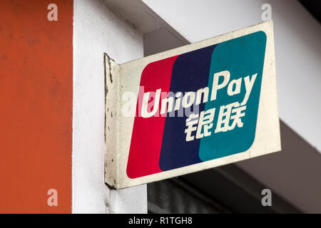 LIMA, PÉROU - 29 décembre 2017 : Détail de l'UnionPay à Lima, Pérou. UnionPay est une société de services financiers chinois fondé en 2002. Banque D'Images