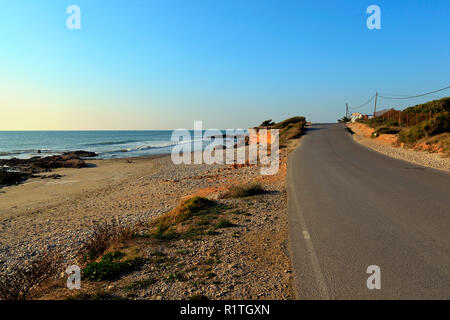 La route côtière le long de la Costa de Azahar, Espagne de Alcossebre Banque D'Images