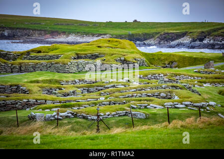 Ecosse, îles Shetland, Jarlshof est le plus célèbre site archéologique préhistorique en Shetland. Il se trouve près de la pointe sud de l'Elle Banque D'Images