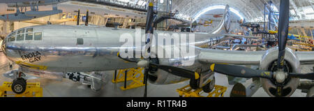 Vue panoramique sur le B-29 Superfortress Enola Gay au Udvar-Hazy Center, National Air and Space Museum à Chantilly, en Virginie. L'avion était-nous Banque D'Images