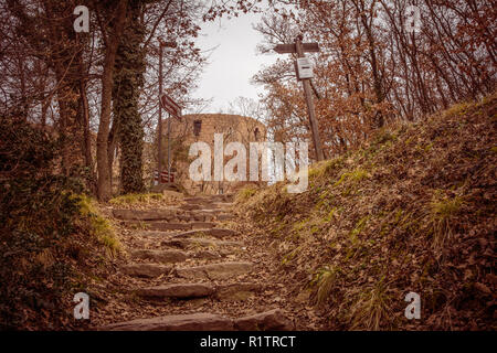 Firmian - Château Sigmundskron, un des plus anciens châteaux du Tyrol du Sud, près de la ville de Bolzano, le Tyrol du Sud , le nord de l'Italie Banque D'Images