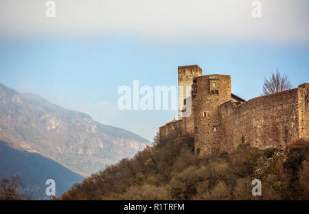 Firmian - Château Sigmundskron, un des plus anciens châteaux du Tyrol du Sud, près de la ville de Bolzano, le Tyrol du Sud , le nord de l'Italie Banque D'Images