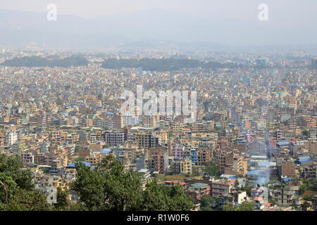 Vue panoramique sur la poussière à Katmandou, la capitale du Népal Banque D'Images