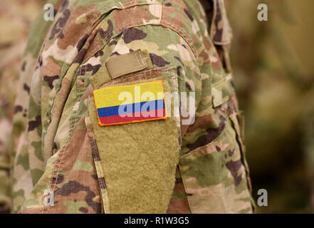 Colombie drapeau sur le bras de soldats. République de Colombie troupes (collage) Banque D'Images