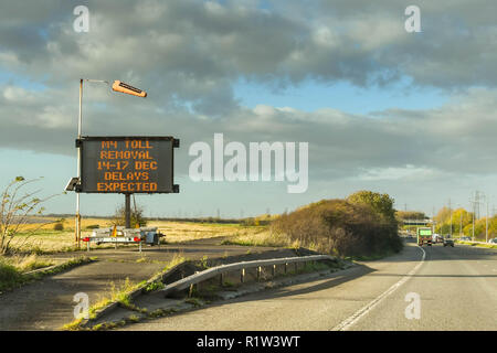 Deuxième SEVERN CROSSING, Pays de Galles - NOVEMBRE 2018 : signe électronique sur le côté de l'autoroute M4 au Pays de Galles. Le péage pour le deuxième Severn Crossin Banque D'Images