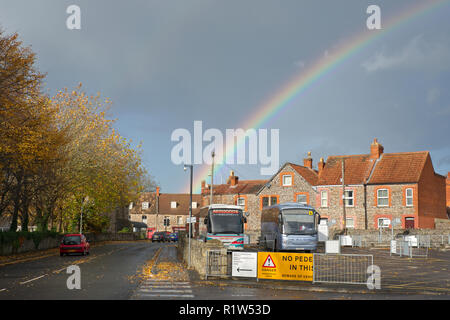 Vue d'un fin Arc-en-ciel dans les puits, Somerset, UK Banque D'Images