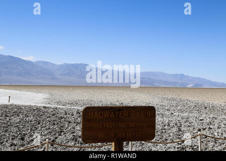 Bassin de badwater dans Death Valley National Park Banque D'Images