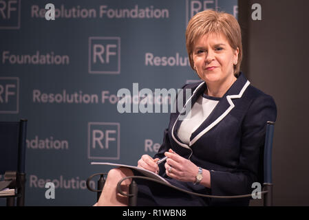 St John's Smith Square, Londres, Royaume-Uni. 29 Février, 2016. Nicola Sturgeon établit ce qu'elle considère comme les points positifs de l'adhésion à l'UE, tant pour l'Écosse une Banque D'Images