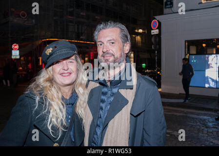 Géraldine Beigbeder et Jérôme Vermelin arrive à assister à l'exposition de la photographe Ellen von Unwerth à la librairie  > Paris Banque D'Images