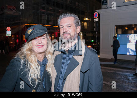 Géraldine Beigbeder et Jérôme Vermelin arrive à assister à l'exposition de la photographe Ellen von Unwerth à la librairie  > Paris Banque D'Images