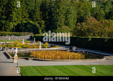 Jardins sur la propriété du Biltmore Estate, grand domaine privé construit par George Vanderbilt, attraction touristique à Asheville en Caroline du Nord Banque D'Images