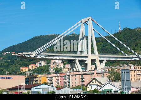 Gênes, Italie, ce qui reste d'effondrement Morandi pont reliant une autoroute a10 après une défaillance structurale causant 43 blessés le 14 août 2018 Banque D'Images