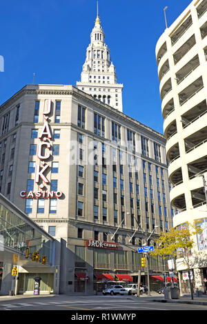 Jack Casino dans le centre-ville de Cleveland, Ohio, USA se trouve dans le quartier historique de Higbee Building attaché à la tour emblématique Centre-ville/Terminal Tower. Banque D'Images