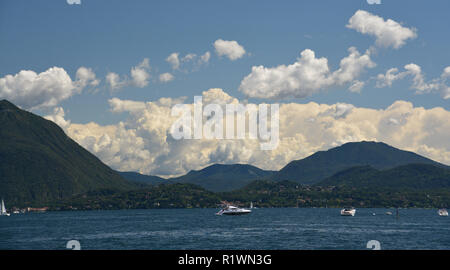 Lago Maggiore, vista panoramica da primavera, Stresa, Italie, Nord du paysage du lac Banque D'Images