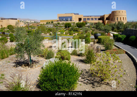 Vue sur Anantara Al Jabal Akhdar Resort. Situé dans le vallonné le Jebel Akhdar. Montagnes Al-Hajar dans le nord-est de l'Oman. Banque D'Images