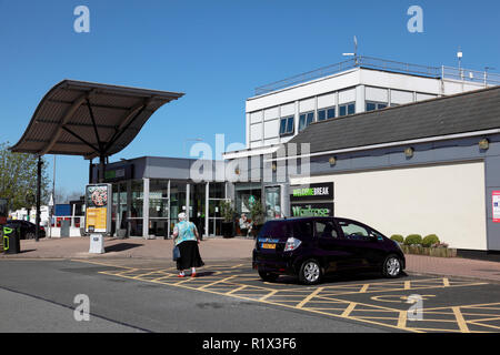 Le côté nord de Charnock Richard station-service sur l'autoroute M6 dans le Lancashire, Angleterre Banque D'Images