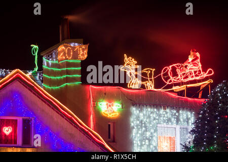Noël et Nouvel an 2018 décoration sur le toit de maison Banque D'Images