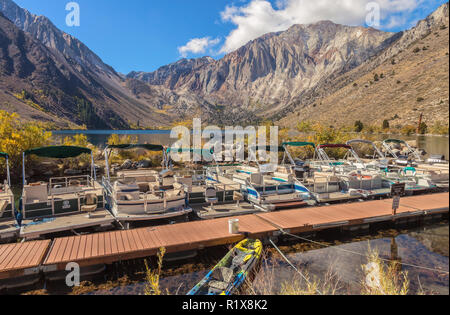 Bateau de plaisance pour la pêche au lac Convict, CA, USA Banque D'Images