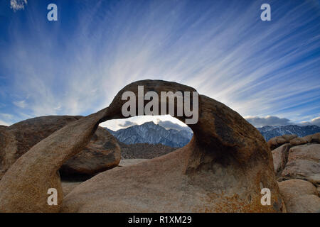 Passage de Mobius, BLM Alabama Hills Recreation Area, Lone Pine, Californie, USA Banque D'Images