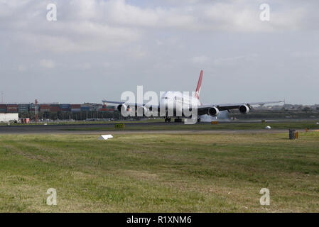 Qantas accueille son premier A380 jet pour l'Australie. L'avion, nommé d'après 92 ans, pionnier de l'aviation australienne Nancy-Bird Walton, l'avion de siège social d'Airbus à Toulouse, France, via Singapour, Sydney Kingsford Smith (de) de l'aéroport. Sydney, Australie. 21.09.08. Banque D'Images