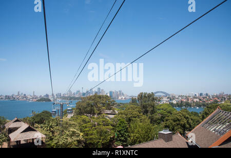 Sydney, Nouvelle Galles du Sud,21,2016 Australia-December : vue sur l'horizon et le port du ciel Panier Câble Safari à Sydney, Australie Banque D'Images