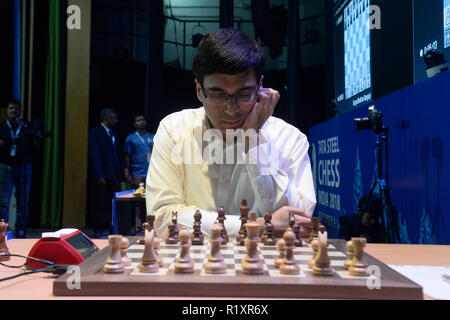 Kolkata, Inde. 14Th Nov, 2018. Grand Maître d'échecs indien Viswanathan Anand pendant les quatorze tours de blitz à Tata Steel Chess l'Inde en 2018. Credit : Saikat Paul/Pacific Press/Alamy Live News Banque D'Images