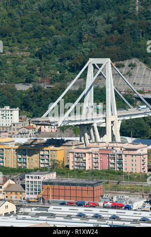 Gênes, Italie, ce qui reste d'effondrement Morandi pont reliant une autoroute a10 après une défaillance structurale causant 43 blessés le 14 août 2018 Banque D'Images