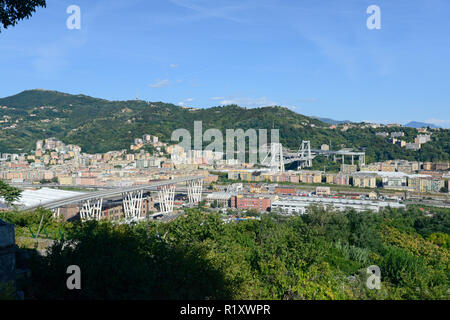 Gênes, Italie, ce qui reste d'effondrement Morandi pont reliant une autoroute a10 après une défaillance structurale causant 43 blessés le 14 août 2018 Banque D'Images