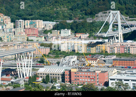 Gênes, Italie, ce qui reste d'effondrement Morandi pont reliant une autoroute a10 après une défaillance structurale causant 43 blessés le 14 août 2018 Banque D'Images