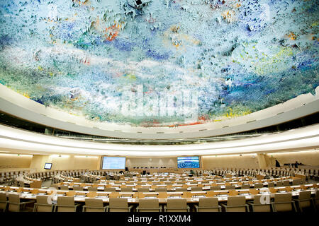 Genève - Suisse, le 27 février 2014. Le peintre espagnol Miquel BARCELO est l'artiste derrière le plafond coloré des droits de l'homme et l'Alliance des Civilisations (Salle XX) à l'Office des Nations Unies à Genève, le Palais des Nations. Les formes de stalactites sont inspirés par la nature. Banque D'Images