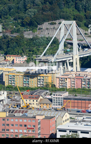 Gênes, Italie, ce qui reste d'effondrement Morandi pont reliant une autoroute a10 après une défaillance structurale causant 43 blessés le 14 août 2018 Banque D'Images