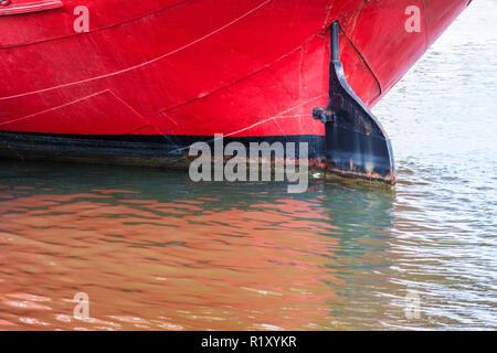 Vieux bateau quille avec un gouvernail Banque D'Images