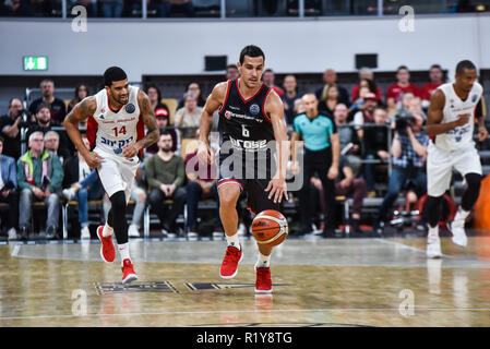 Bamberg, Allemagne. 14 novembre 2018 - Basket-ball, basket-ball Ligue des Champions - Brose Bamberg contre l'Hapoel Jérusalem Deutschland, Bamberg, Brose Arena - 14.11.2018 - Basket-ball, basket-ball Ligue des Champions - Brose Bamberg contre l'Hapoel Jérusalem - Bild : Nikolaos Zisis (Brose Bamberg, # 6) Credit : Ryan Evans/Alamy Live News Banque D'Images