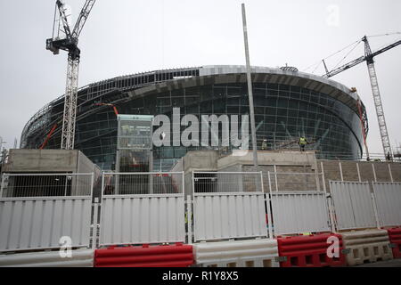 Londres, Royaume-Uni. 15 Nov 2018.Tottenham Hotspur Football Club de neuf 62 000 places stadium semble encore besoin de beaucoup plus de travail avant de football Premiership peut être joué à l'endroit du nord de Londres. Le club doit encore se jouer c'est d'accueil jeux au National Stadium de Wembley aussi dans le nord de Londres. Credit : Nigel Bowles/Alamy Live News Banque D'Images