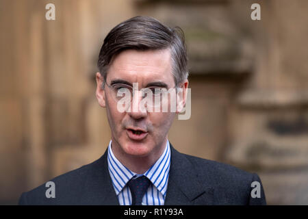 Londres, Royaume-Uni. 15 Nov 2018. Jacob-Rees Mogg tient une conférence de presse après la présentation de son pas confiance dans le premier ministre lettre Credit Ian Davidson/Alamy Live News Banque D'Images