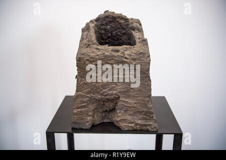 Dusseldorf, Allemagne. 15 novembre 2018, en Rhénanie du Nord-Westphalie, Düsseldorf : Le travail 'Four' par Joseph Beuys s'expose à la foire d'art de Düsseldorf Art. Lors de la deuxième édition de la foire d'art à partir de 16.11. à 18.11.2018 œuvres de l'art moderne et contemporain sera proposé. Photo : Christophe Gateau/dpa dpa : Crédit photo alliance/Alamy Live News Banque D'Images