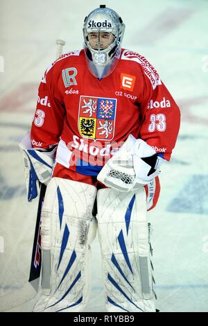 Liberec, République tchèque. Apr 16, 2009. Euro Hockey Tour, la Suède contre la République tchèque, 1:2, Liberec, CZE. Gardien de la République tchèque Jakub Stepanek durant leur tournée Euro Hockey match de hockey sur glace à Evry le 16 avril 2009./FESP/Slavek Ruta Crédit : Slavek Ruta/ZUMA/Alamy Fil Live News Banque D'Images