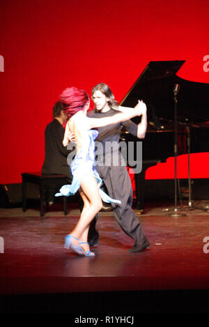Tango Fire dance performance à Sydney, Australie. Banque D'Images