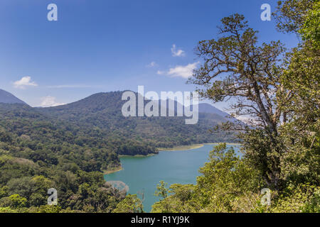 Buyan et Tambligan Twin Lakes en Bali, Indonésie Banque D'Images