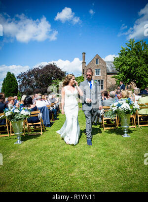 Célébration de mariage jardin en Angleterre pendant l'été de 2018 Banque D'Images