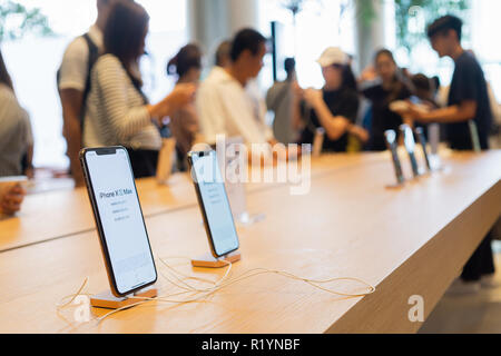 BANGKOK, THAÏLANDE - 11 novembre 2018 : nouvelle charge Max XS iPhone sur la station d'est en vente dans l'Apple Store au Iconsiam Bangkok en Thaïlande. Banque D'Images