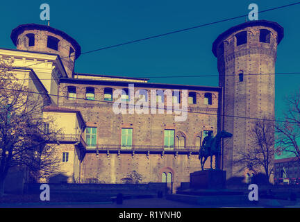 Vue de la façade arrière du Palais Madama médiévale dans la ville italienne de Turin Banque D'Images